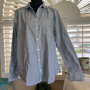 Amazon Essential Women’s button down long sleeved shirt. Size XL  NWT
